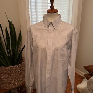 Men’s EUC Roundtree and York Fitted 16/35 dress shirt. Non iron. Ez wash